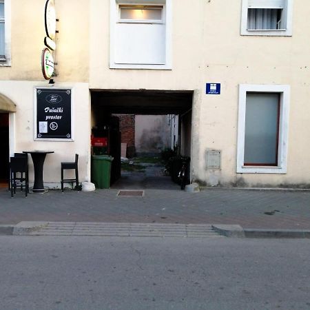 Evita Studio Apartment Karlovac Luaran gambar